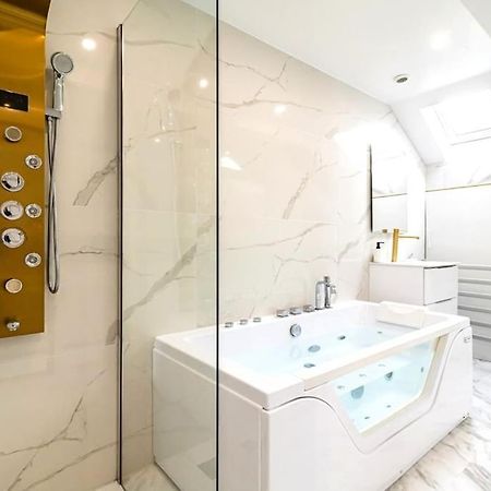 Oasis Chic - Spa Prive & Cinema Reims Bagian luar foto