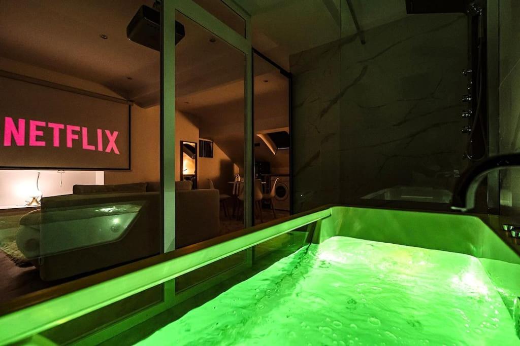 Oasis Chic - Spa Prive & Cinema Reims Bagian luar foto