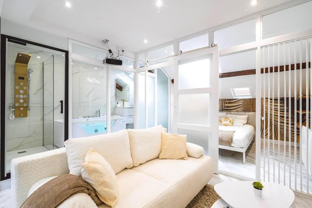 Oasis Chic - Spa Prive & Cinema Reims Bagian luar foto