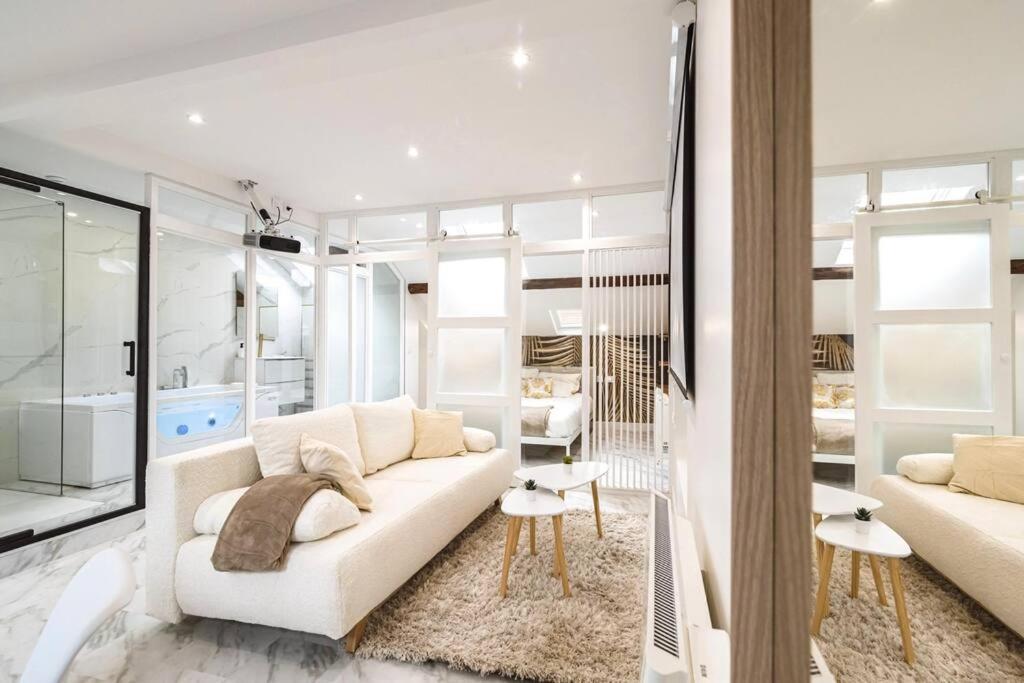 Oasis Chic - Spa Prive & Cinema Reims Bagian luar foto