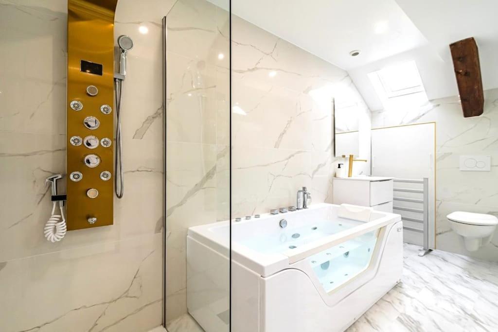 Oasis Chic - Spa Prive & Cinema Reims Bagian luar foto